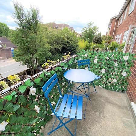 Apartamento Redhill Town Centre 3 Bed House Near Gatwick Airport, Easy Commute To London Exterior foto