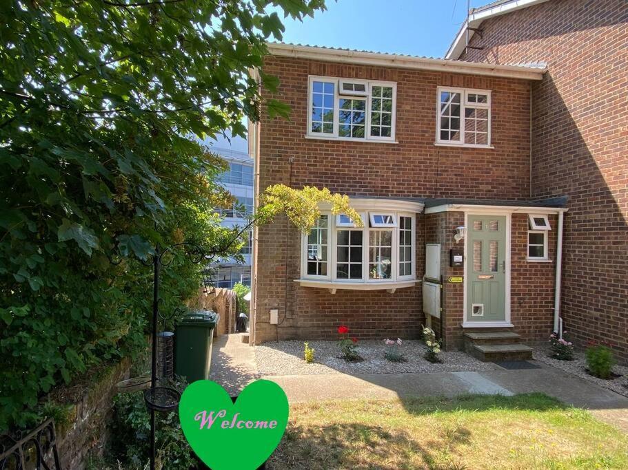 Apartamento Redhill Town Centre 3 Bed House Near Gatwick Airport, Easy Commute To London Exterior foto