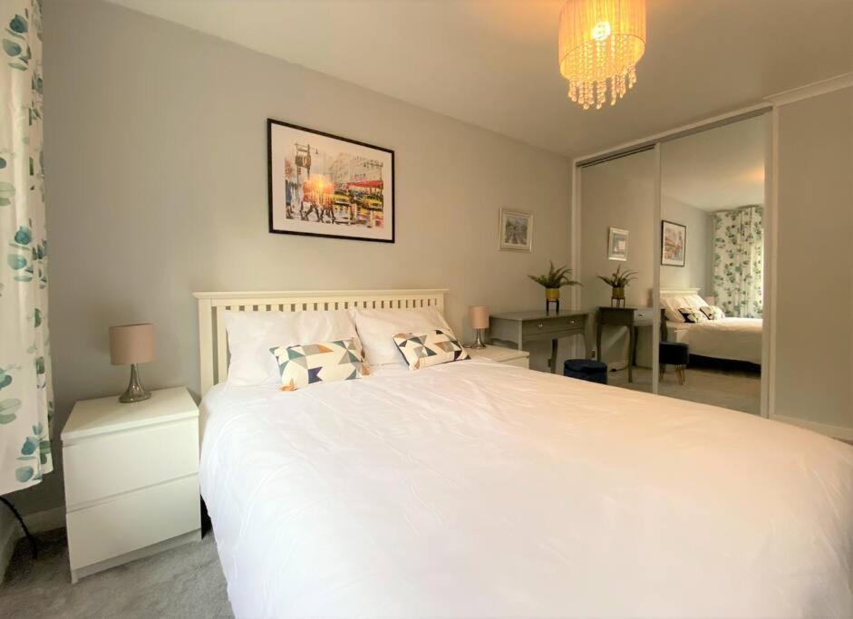 Apartamento Redhill Town Centre 3 Bed House Near Gatwick Airport, Easy Commute To London Exterior foto