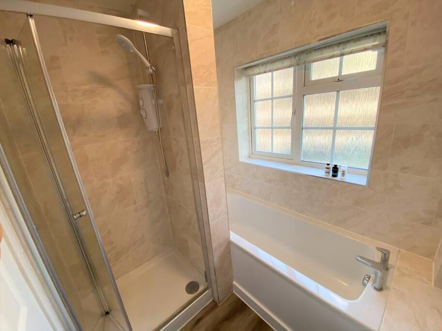 Apartamento Redhill Town Centre 3 Bed House Near Gatwick Airport, Easy Commute To London Exterior foto