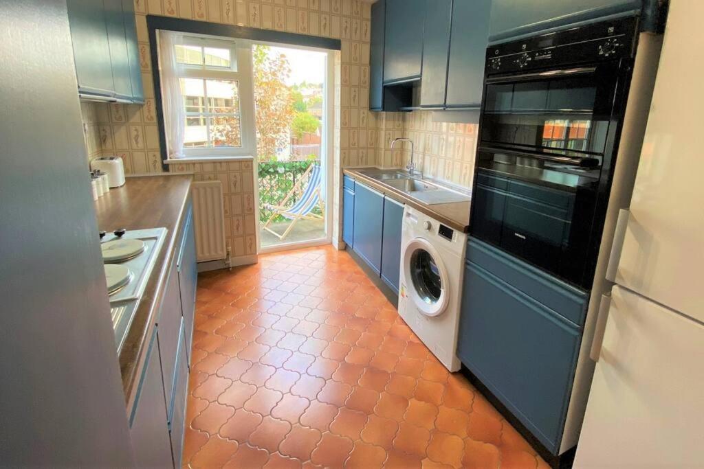 Apartamento Redhill Town Centre 3 Bed House Near Gatwick Airport, Easy Commute To London Exterior foto