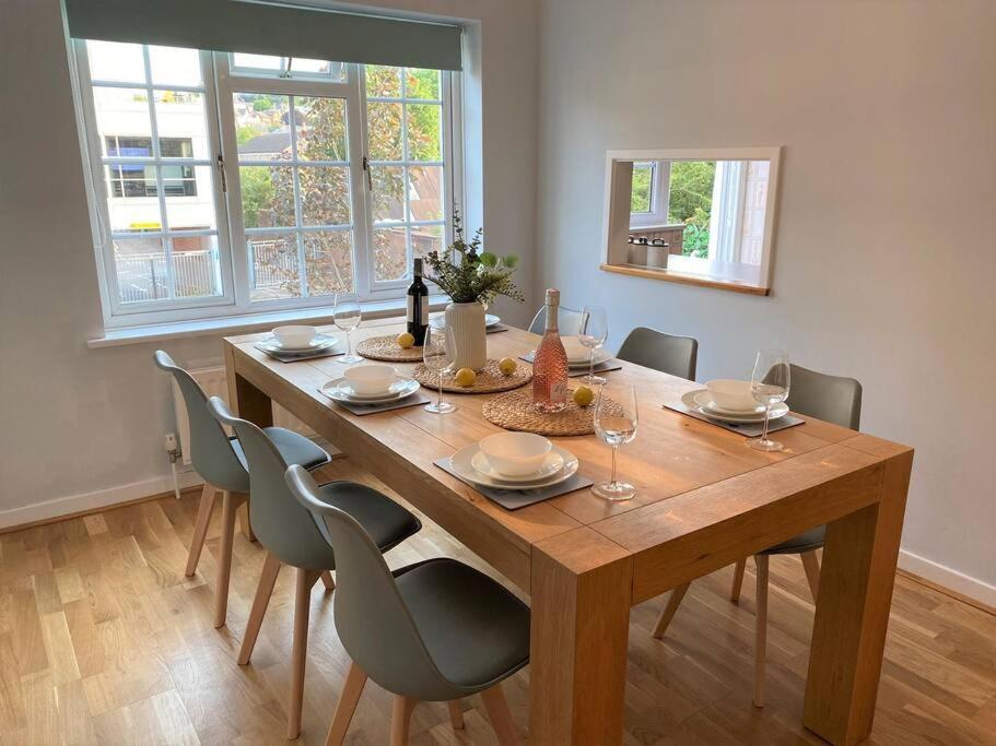 Apartamento Redhill Town Centre 3 Bed House Near Gatwick Airport, Easy Commute To London Exterior foto